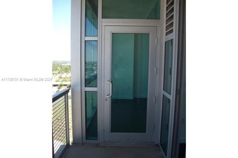 Condo in Miami, Florida, 1 bedroom  № 1812276 - photo 18