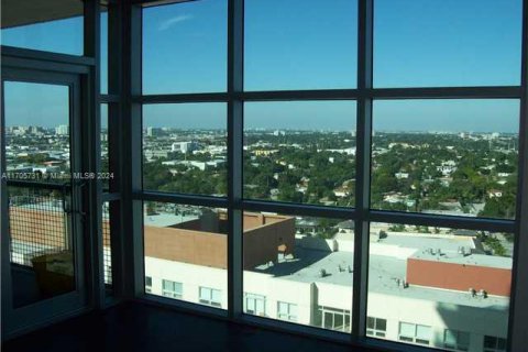 Condo in Miami, Florida, 1 bedroom  № 1812276 - photo 4
