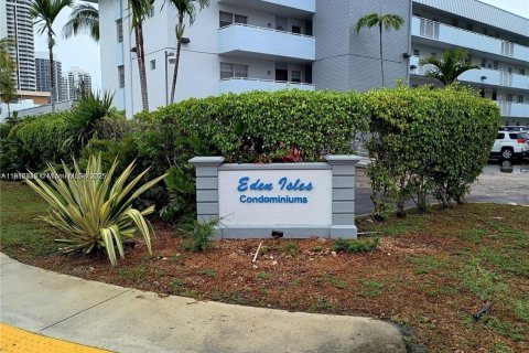 Copropriété à vendre à North Miami Beach, Floride: 2 chambres, 103.12 m2 № 1969219 - photo 1