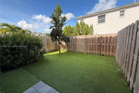 Снять в аренду таунхаус в Хомстед, Флорида 4 спальни, 169.08м2, № 1988011 - фото 12