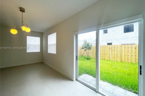 Снять в аренду таунхаус в Хомстед, Флорида 4 спальни, 169.08м2, № 1988011 - фото 8