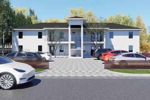 Купить коммерческую недвижимость в Кейп-Корал, Флорида № 1988180 - фото 1