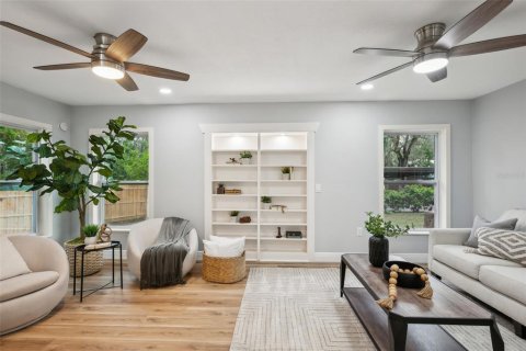 Villa ou maison à vendre à Tampa, Floride: 4 chambres, 259.48 m2 № 1919907 - photo 7