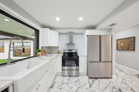 Villa ou maison à vendre à Tampa, Floride: 4 chambres, 259.48 m2 № 1919907 - photo 15
