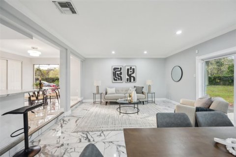 Villa ou maison à vendre à Tampa, Floride: 4 chambres, 259.48 m2 № 1919907 - photo 10