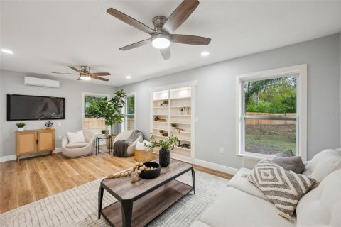 Villa ou maison à vendre à Tampa, Floride: 4 chambres, 259.48 m2 № 1919907 - photo 8