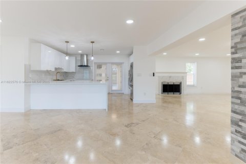 House in Wilton Manors, Florida 4 bedrooms, 182.09 sq.m. № 1786518 - photo 17