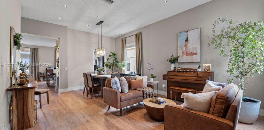 House in Weston, Florida 4 bedrooms, 196.49 sq.m. № 2041750