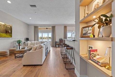 House in Weston, Florida 4 bedrooms, 196.49 sq.m. № 2041750 - photo 6