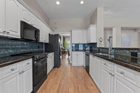 House in Weston, Florida 4 bedrooms, 196.49 sq.m. № 2041750 - photo 18