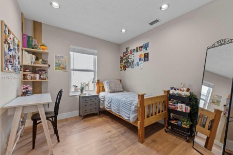 House in Weston, Florida 4 bedrooms, 196.49 sq.m. № 2041750 - photo 30