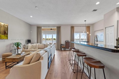 House in Weston, Florida 4 bedrooms, 196.49 sq.m. № 2041750 - photo 7