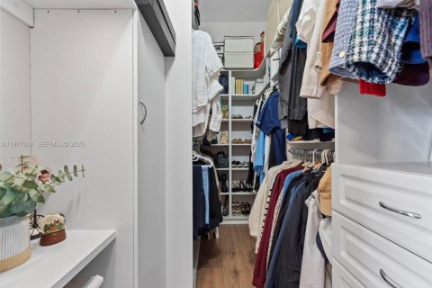 House in Weston, Florida 4 bedrooms, 196.49 sq.m. № 2041750 - photo 25