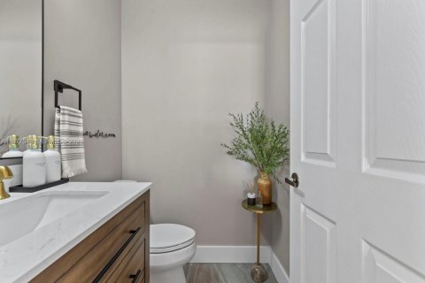 House in Weston, Florida 4 bedrooms, 196.49 sq.m. № 2041750 - photo 21