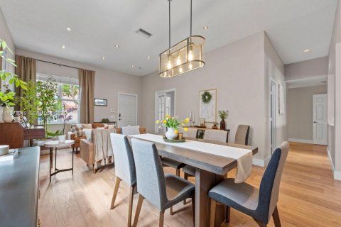 House in Weston, Florida 4 bedrooms, 196.49 sq.m. № 2041750 - photo 4