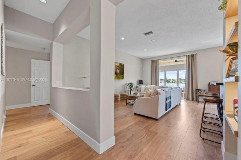 House in Weston, Florida 4 bedrooms, 196.49 sq.m. № 2041750 - photo 5