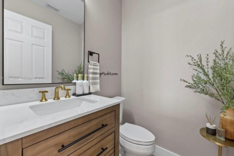 House in Weston, Florida 4 bedrooms, 196.49 sq.m. № 2041750 - photo 20