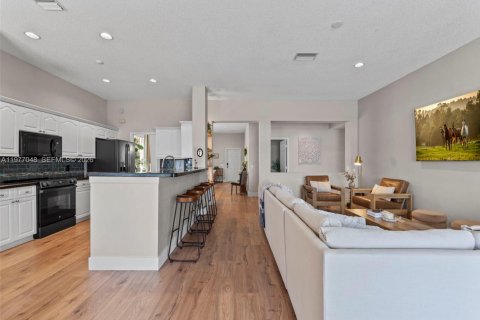 House in Weston, Florida 4 bedrooms, 196.49 sq.m. № 2041750 - photo 12