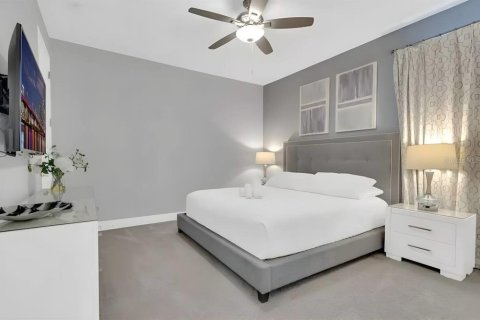 Casa en venta en Kissimmee, Florida, 6 dormitorios, 262.17 m2 № 1917056 - foto 8
