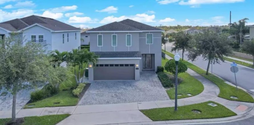 Casa en Kissimmee, Florida 6 dormitorios, 262.17 m2 № 1917056