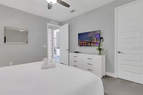 Casa en venta en Kissimmee, Florida, 6 dormitorios, 262.17 m2 № 1917056 - foto 25