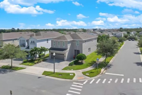 Casa en venta en Kissimmee, Florida, 6 dormitorios, 262.17 m2 № 1917056 - foto 5