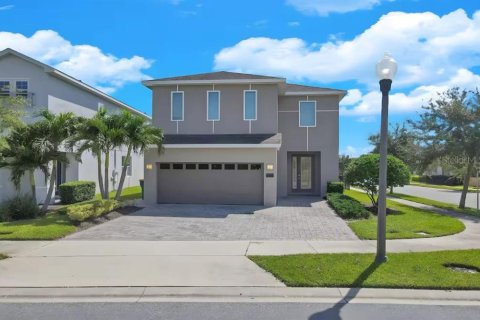 Casa en venta en Kissimmee, Florida, 6 dormitorios, 262.17 m2 № 1917056 - foto 2