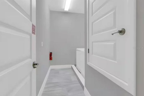 Casa en venta en Kissimmee, Florida, 6 dormitorios, 262.17 m2 № 1917056 - foto 11