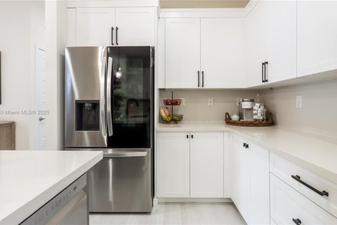 Adosado en venta en Doral, Florida, 3 dormitorios, 273.69 m2 № 1953059 - foto 19