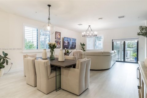 Adosado en venta en Doral, Florida, 3 dormitorios, 273.69 m2 № 1953059 - foto 10