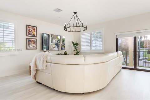 Adosado en venta en Doral, Florida, 3 dormitorios, 273.69 m2 № 1953059 - foto 11