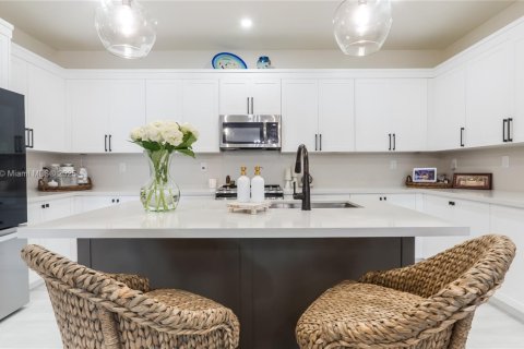 Adosado en venta en Doral, Florida, 3 dormitorios, 273.69 m2 № 1953059 - foto 18