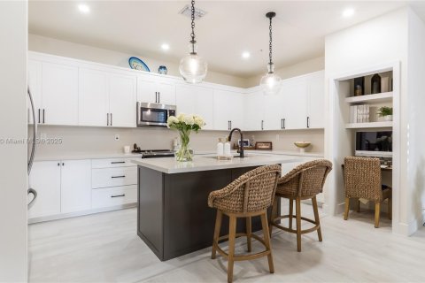 Adosado en venta en Doral, Florida, 3 dormitorios, 273.69 m2 № 1953059 - foto 16