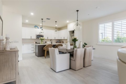 Adosado en venta en Doral, Florida, 3 dormitorios, 273.69 m2 № 1953059 - foto 9