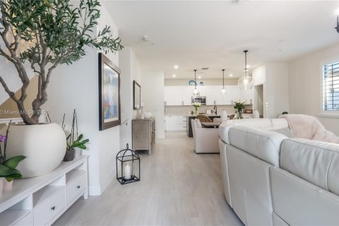 Adosado en venta en Doral, Florida, 3 dormitorios, 273.69 m2 № 1953059 - foto 12