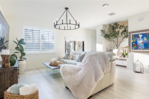 Adosado en venta en Doral, Florida, 3 dormitorios, 273.69 m2 № 1953059 - foto 7