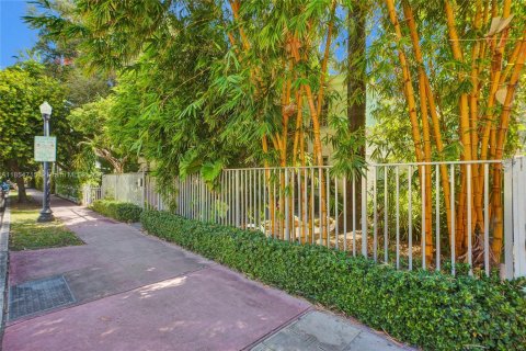 Copropriété à vendre à Miami Beach, Floride: 1 chambre, 49.8 m2 № 1874810 - photo 24