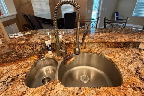 Casa en alquiler en Kissimmee, Florida, 4 dormitorios, 287.81 m2 № 2356184 - foto 18