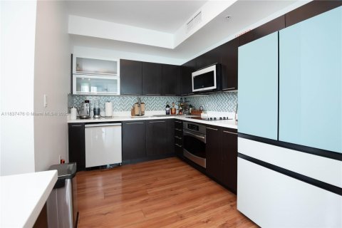 Condo in Miami, Florida, 2 bedrooms  № 1834418 - photo 13