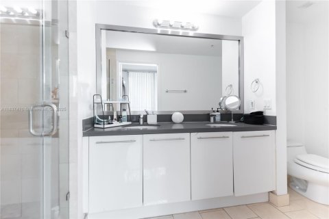 Condo in Miami, Florida, 2 bedrooms  № 1834418 - photo 18