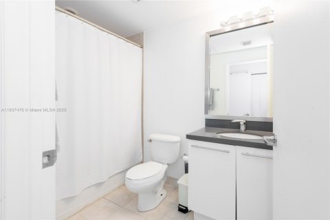 Condo in Miami, Florida, 2 bedrooms  № 1834418 - photo 24