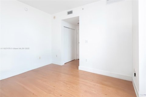 Condo in Miami, Florida, 2 bedrooms  № 1834418 - photo 20