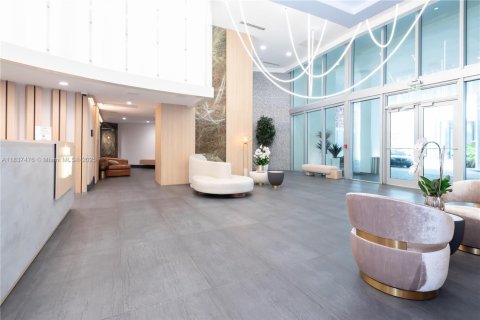 Condo in Miami, Florida, 2 bedrooms  № 1834418 - photo 7