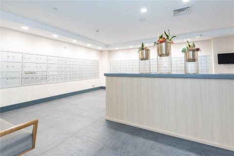 Condo in Miami, Florida, 2 bedrooms  № 1834418 - photo 5