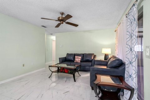 Casa en venta en Ocala, Florida, 2 dormitorios, 91.23 m2 № 1824867 - foto 3