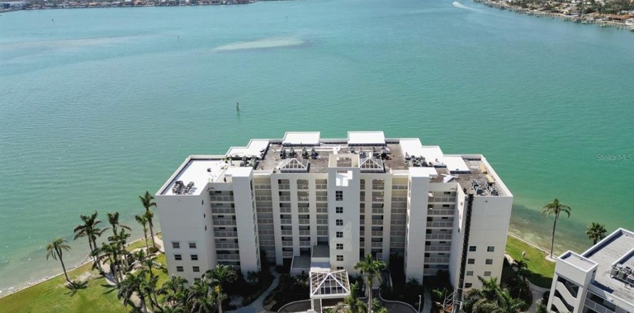 Condominio en Saint Petersburg, Florida, 3 dormitorios  № 1778123