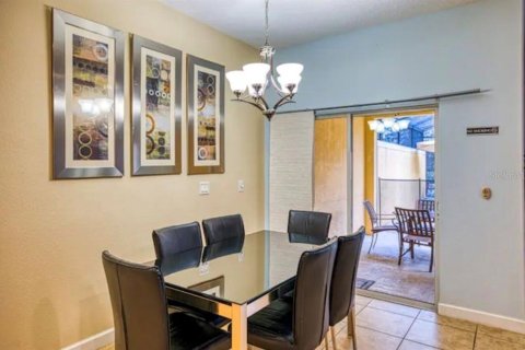 Touwnhouse à vendre à Kissimmee, Floride: 4 chambres, 176.7 m2 № 2342511 - photo 9