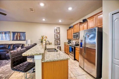 Touwnhouse à vendre à Kissimmee, Floride: 4 chambres, 176.7 m2 № 2342511 - photo 5