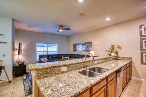 Touwnhouse à vendre à Kissimmee, Floride: 4 chambres, 176.7 m2 № 2342511 - photo 4