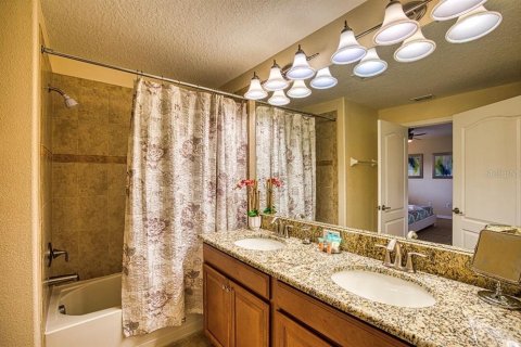 Touwnhouse à vendre à Kissimmee, Floride: 4 chambres, 176.7 m2 № 2342511 - photo 16